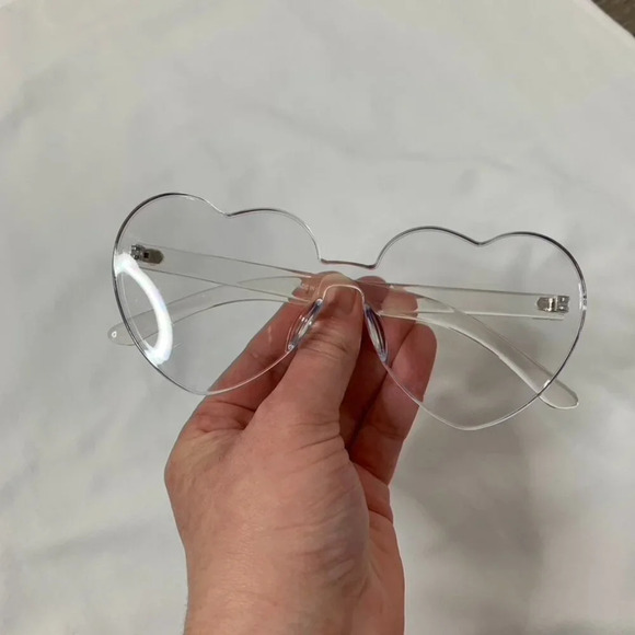 Women's Heart Shape Sunglasses Clear Acrylic Festival Coastal Cowgirl Party - Picture 13 of 14